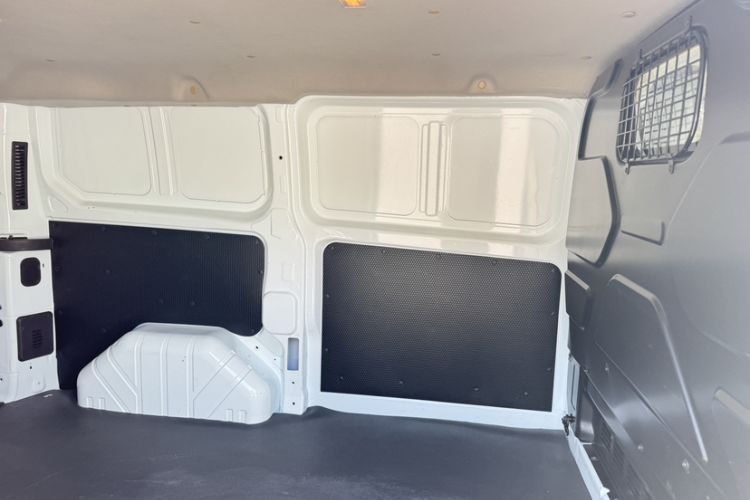 Used Ford Transit 2019 2.0T Diesel Van Short Wheelbase Low Roof 3-Seater China VI Standard