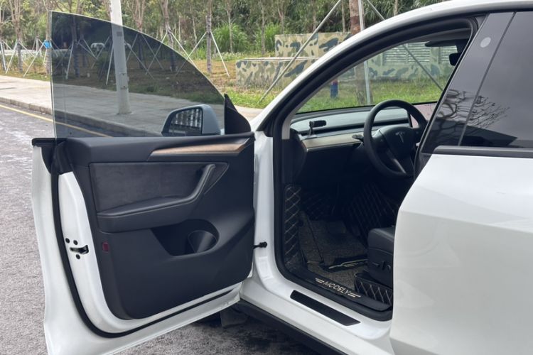 Used Tesla Model Y 2021 Long-Range All-Wheel-Drive Version