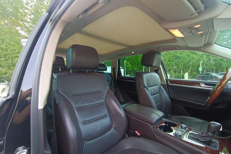 Used Volkswagen Touareg 2011 3.0 TSI Luxury Edition Interior 5