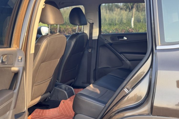 Used Volkswagen Tiguan 2015 1.8TSI Automatic Two-Wheel Drive Trend Edition Interior 4