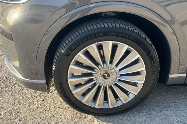 Used ONVO Luxeed L90 2025 Model—Ultra Six-Seater Version