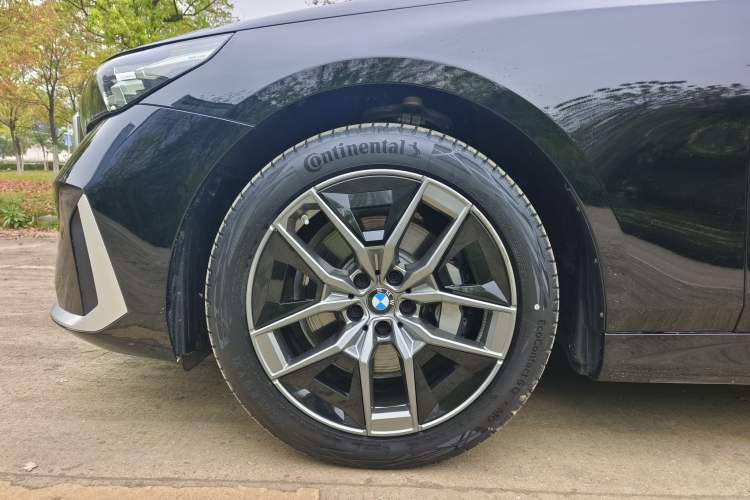 Used BMW 5 Series 2024 530Li Leading Luxury Package Exterior 10