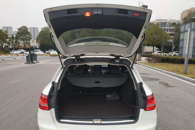 Used Mercedes-Benz C-Class 2017 Facelift C 200 Station Wagon