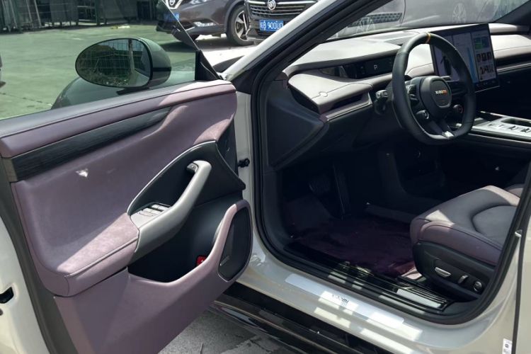 Used Xiaomi Auto SU7 2024 Rear-Drive Long-Range Intelligent Driving Version Interior 2