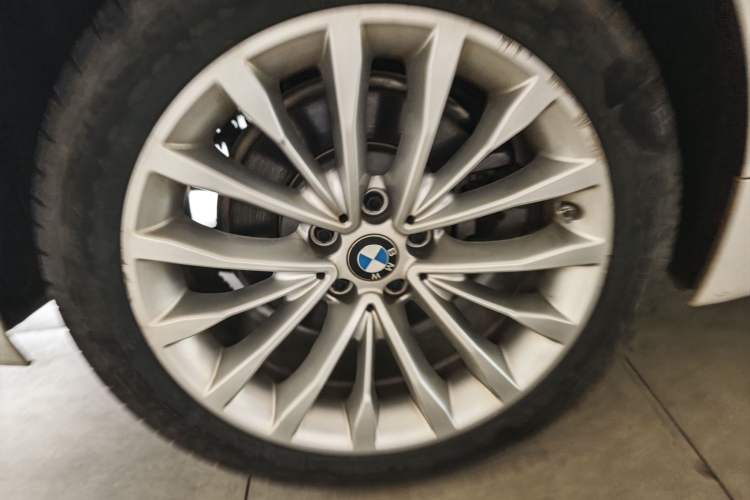 Used BMW 5 Series 2022 Restyled 525Li Luxury Package Exterior 4