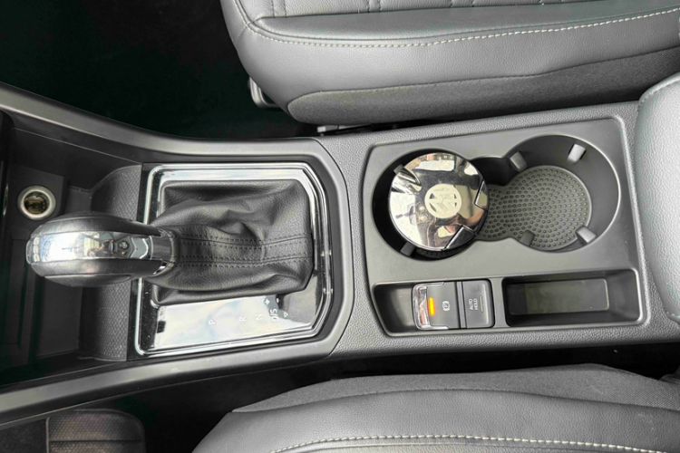 Used Volkswagen Touran 2016 Volkswagen Touran L 280TSI DSG Comfort Edition Gear Lever