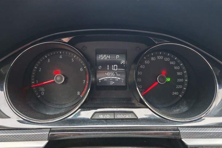 Used Volkswagen C-TREK 2018 230TSI DSG Comfort Model Odometer Close Up