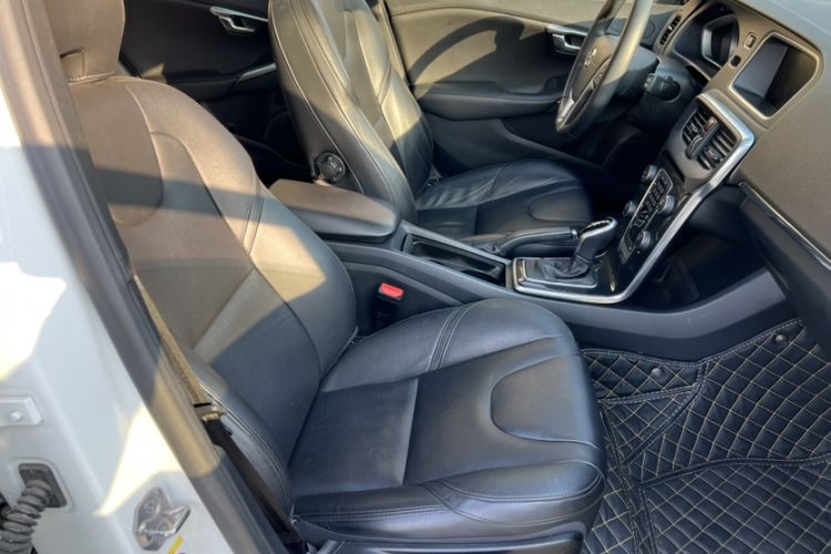 Used Volvo V40 2018 T3 Zhiyi Edition