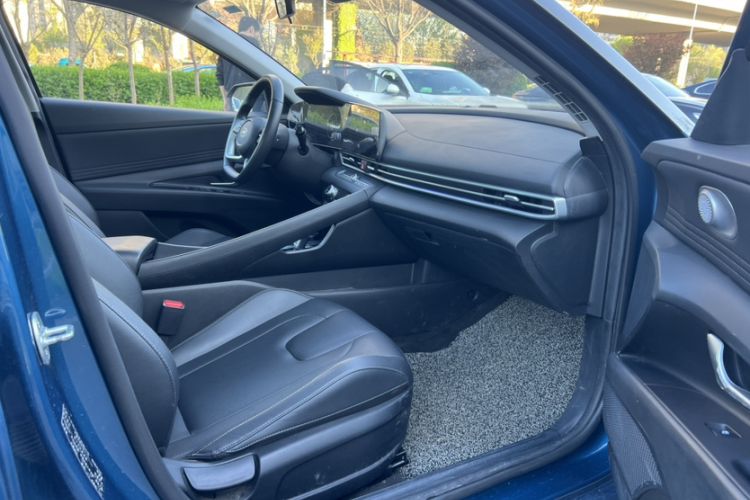 Used Hyundai Elantra 2023 1.5L CVT TOP Flagship Edition Right Front Seat