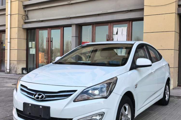 Used Hyundai Verna (older generation) 2016 1.4L Manual Smart GLS Trim