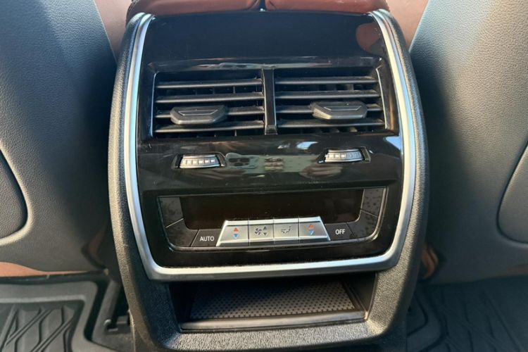 Used BMW X7 2021 xDrive40i Luxury M Sport Package
