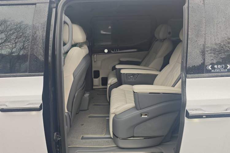 Used Zeekr 009 2024 7-Seater Aisle Version 108 kWh
