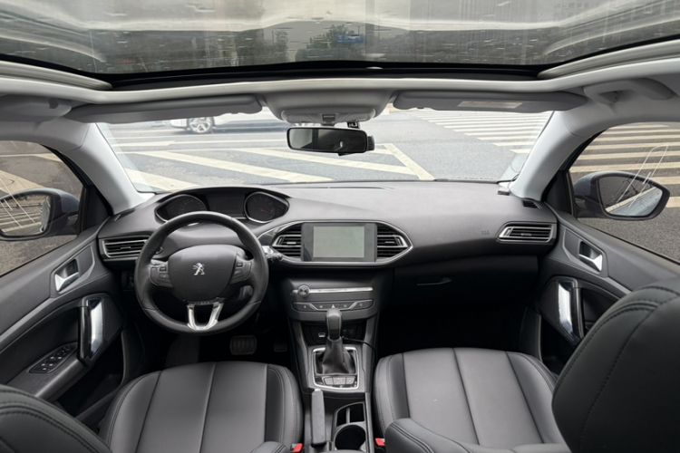 Used Peugeot 308S 2015 1.2T Automatic Jingchi Edition Interior 2