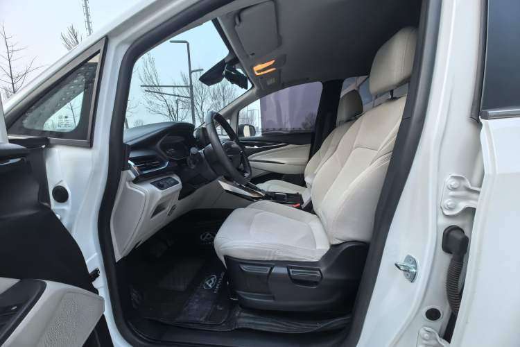 Used SAIC MAXUS Dajia 5 2022 430 km Elite Version 7-Seater