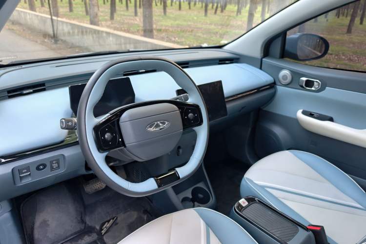 Used Chery QQ Little Ant 2024 Refreshed Version Youth Edition 321 km Beloved Edition 29.23 kWh Interior 1