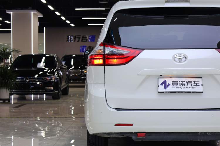 Used Toyota SIENNA  Exterior 6