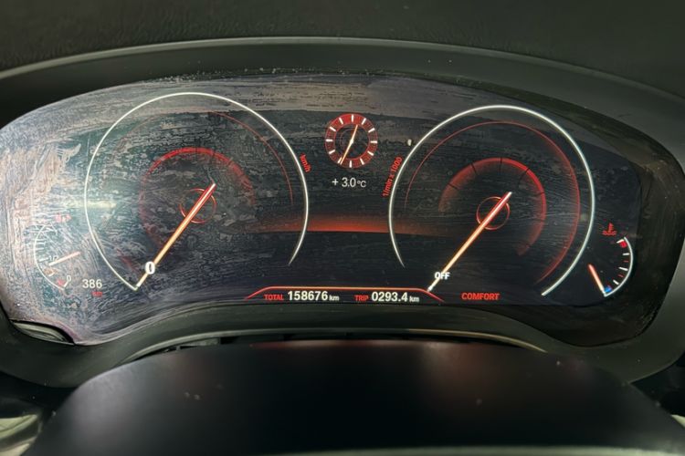 Used BMW 5 Series 2019 Facelifted 525Li Luxury Package Odometer Close Up