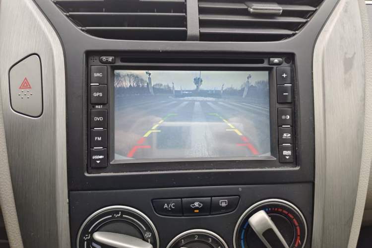 Used Venucia R50 2015 1.6L Manual Fashion Edition Audio And AC Panel