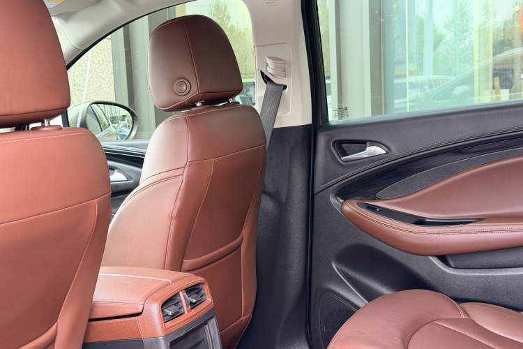 Used Buick Envision 2019 20T Two-Wheel Drive Luxury Version China VI Standard Interior 4