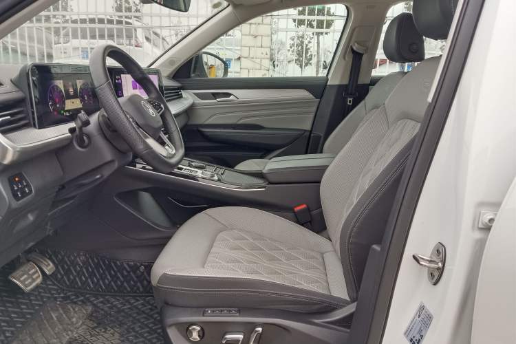 Used Volkswagen Tavendor 2024 380TSI All-Wheel Drive R-Line Cruise Edition
