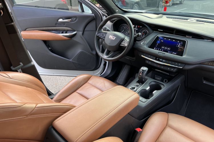 Used Cadillac XT4 2018 28T 4x4 Platinum Edition