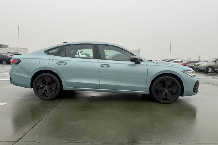 Used Volkswagen Passat 2025 Pro 380TSI Starry Dragon Luxury Edition Exterior 4