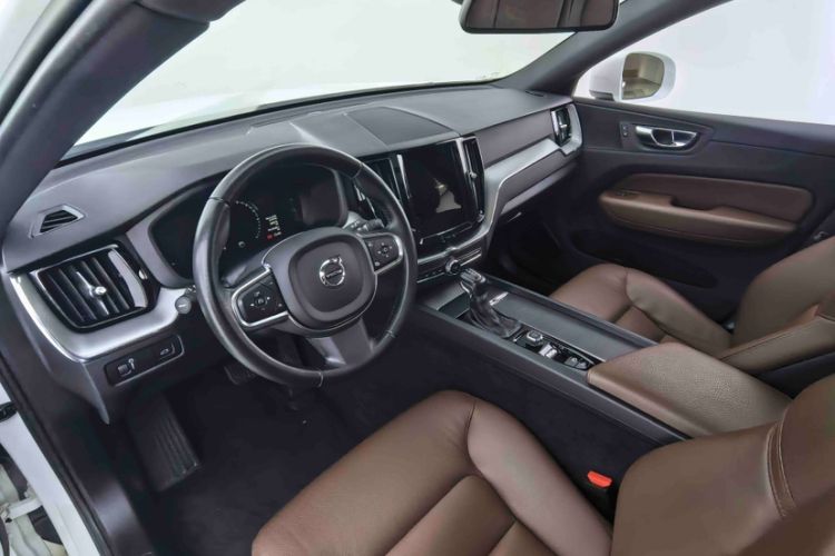 Used Volvo XC60 2021 T5 4x4 Smart Luxury Edition Interior 10