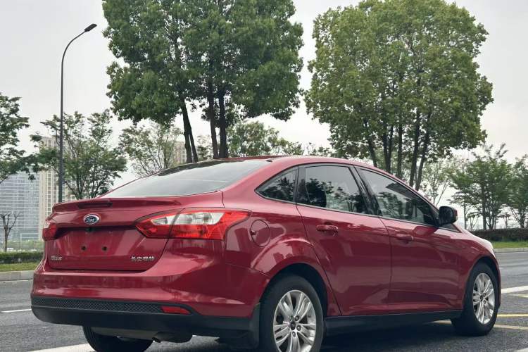 Used Ford Focus 2012 Sedan 1.6L Automatic Comfort Model Exterior 6