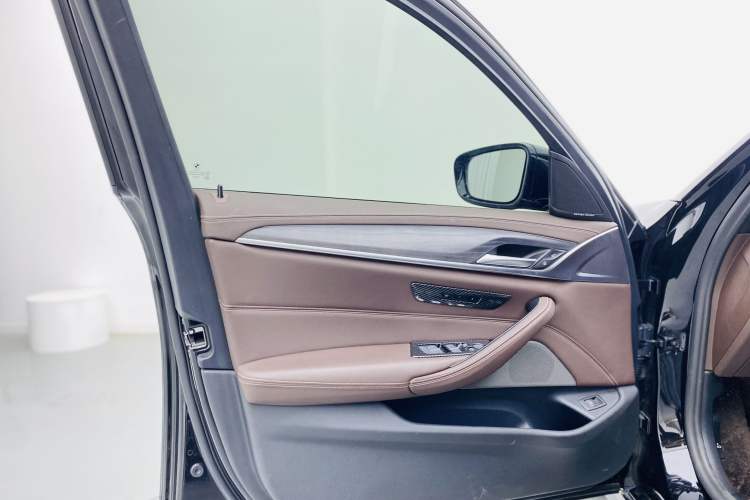 Used BMW 5 Series 2023 Restyled 530Li Leading Edition M Sport Package
