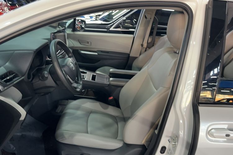 Used Toyota SIENNA 2023 2.5L Hybrid Comfort Edition Right Front Seat