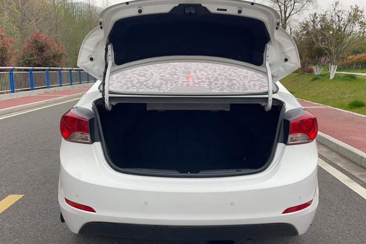 Used Hyundai Elantra (5th Generation / Langdong) 2013 1.6L Automatic Leading Model Trunk