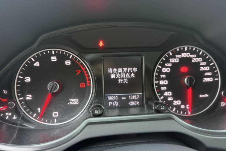 Used Audi Q5 2016 40 TFSI Comfort Model Odometer Close Up