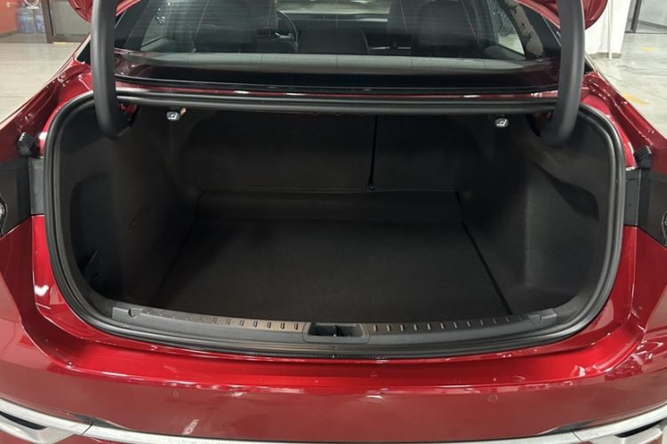 Used Ford Mondeo 2025 2.0T EcoBoost Ultimate Edition Trunk