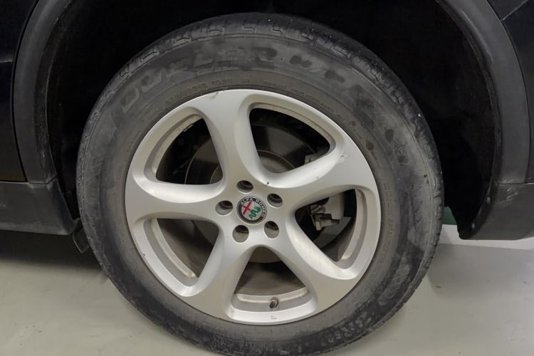 Used Alfa Romeo Stelvio 2017 2.0T 200HP Elite Edition Exterior 2