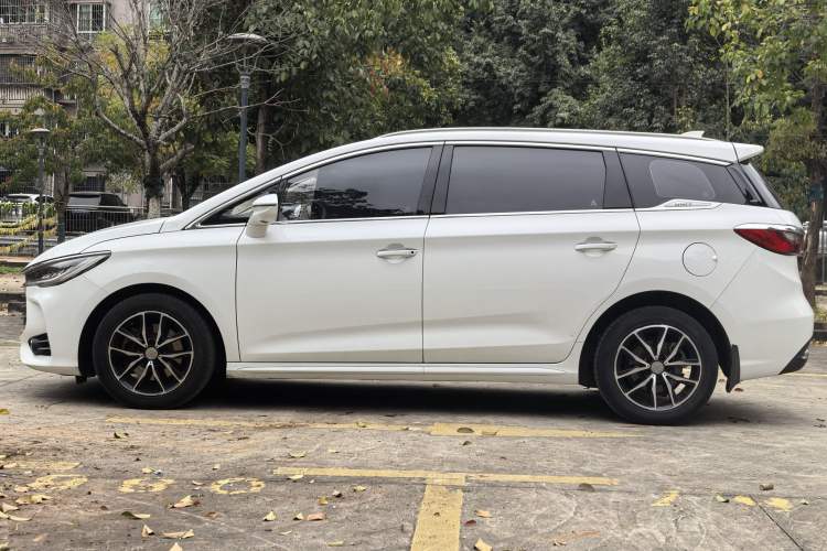 Used BYD Song MAX 2018 1.5T Automatic Smart Connect Elite Model with 6 Seats