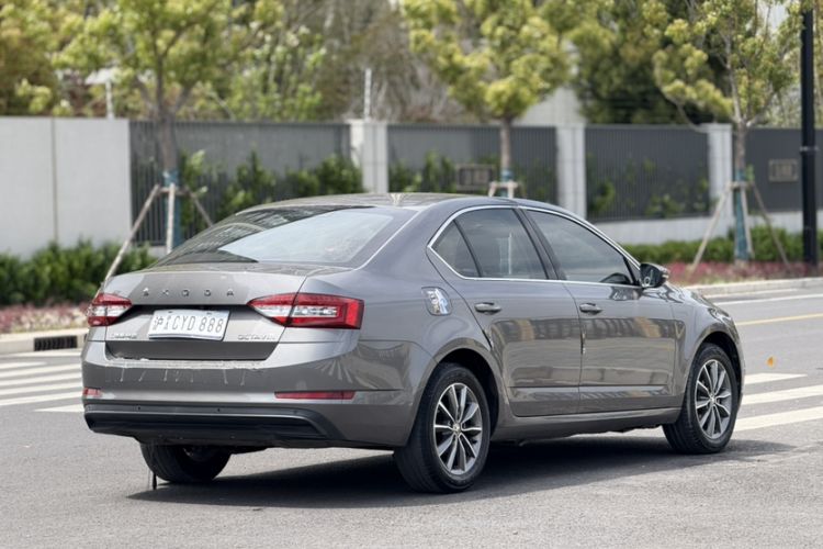 Used Skoda Octavia 2021 1.5L Automatic Comfort Edition Exterior 9