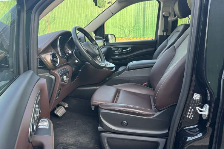 Used Mercedes-Benz V-Class 2022 V 260 L Long Wheelbase Prestige Edition Interior 1