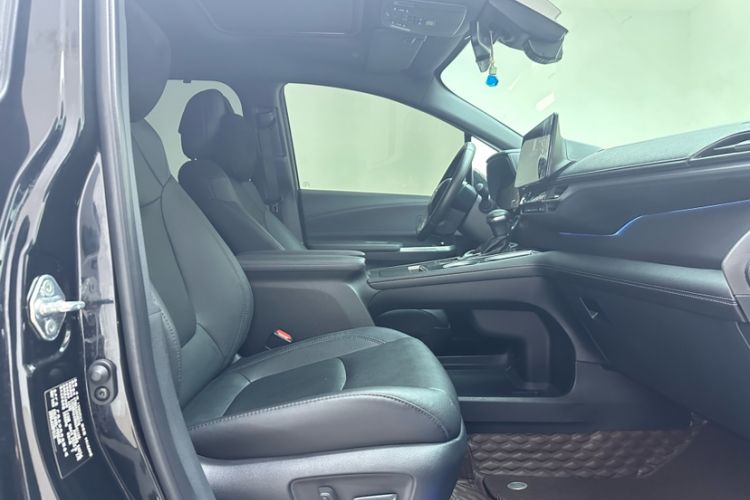 Used Toyota SIENNA 2021 2.5L Hybrid Premium Edition Interior 5