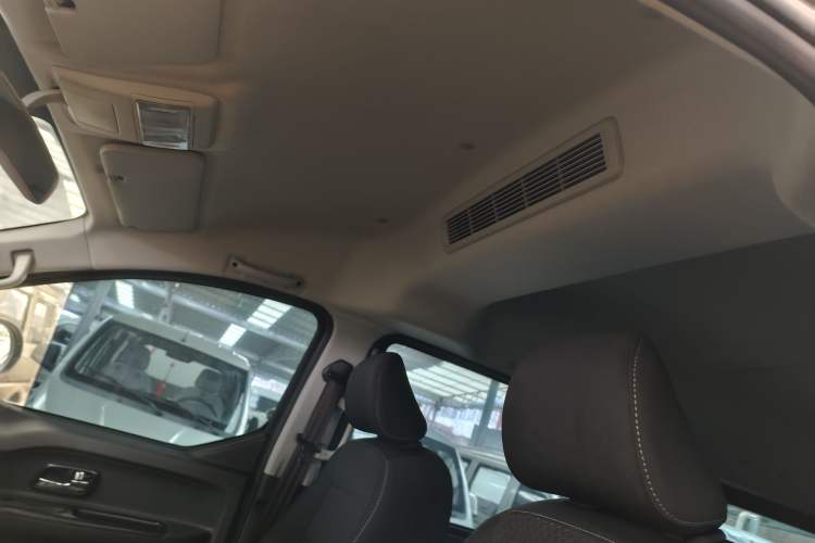 Used Jinbei Gold Hiace 2021 2.0L Passenger Van Engineering Lion Central Air Conditioning Version 9 Seats