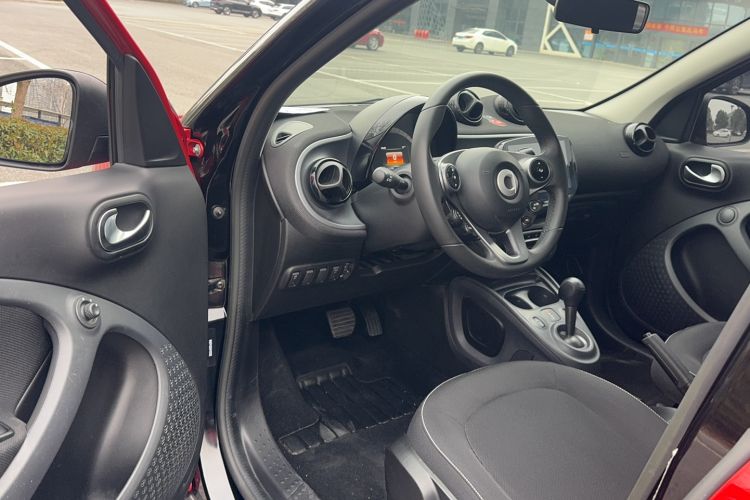 Used smart forfour 2016 1.0L 52 kW Passion Edition
