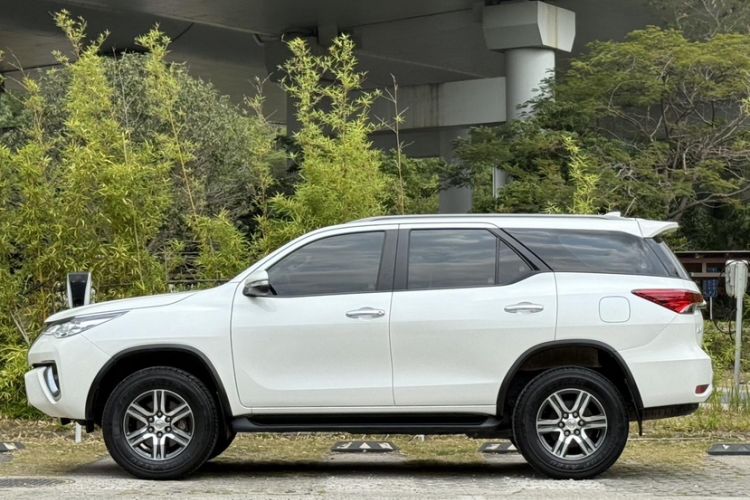 Used Toyota Fortuner 2016 2.7L Middle East Version Exterior 4
