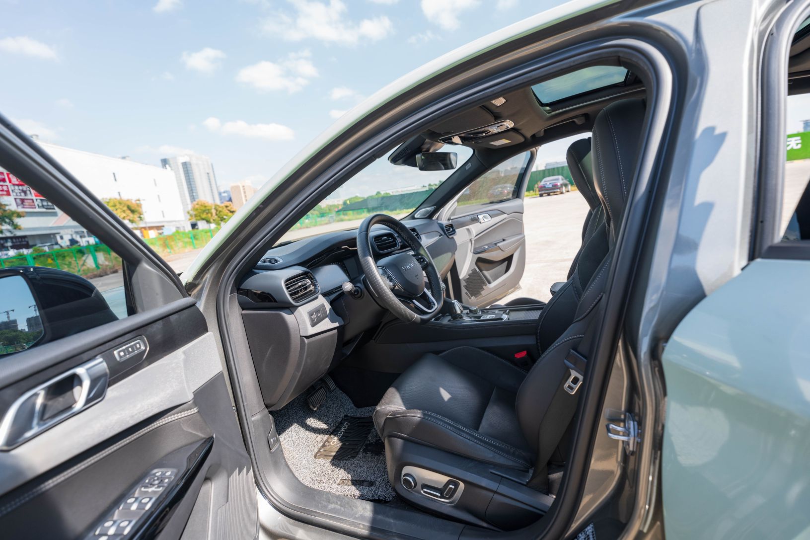 Переднее сиденье в автомобиле