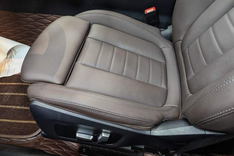 Used BMW 3 Series 2021 325Li M Sport Shadowline Package Interior 4