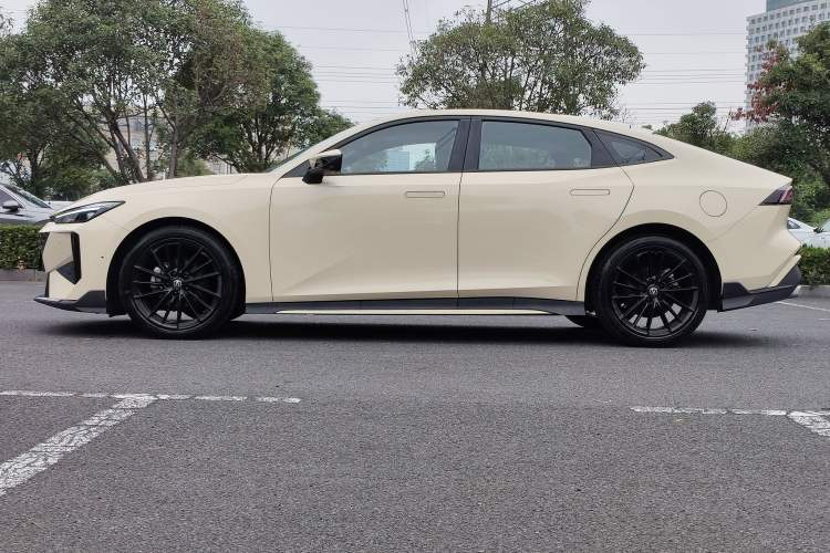 Used Changan UNI-V 2024 1.5T Prestige Sport Edition