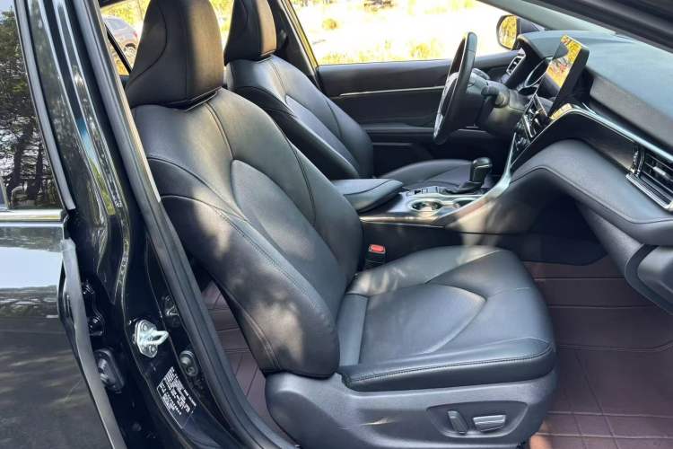 Used Toyota Camry 2023 2.0G Luxury Edition Interior 9