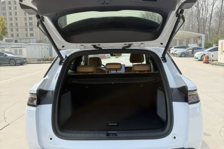 Used BYD Song L DM-i 2025 Intelligent Driving Version 160 km Beyond-Range Type Interior 7