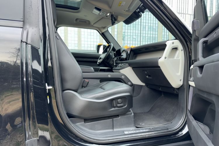Used Land Rover Defender 2023 Facelift 90 3.0T P400 XS Interior 7