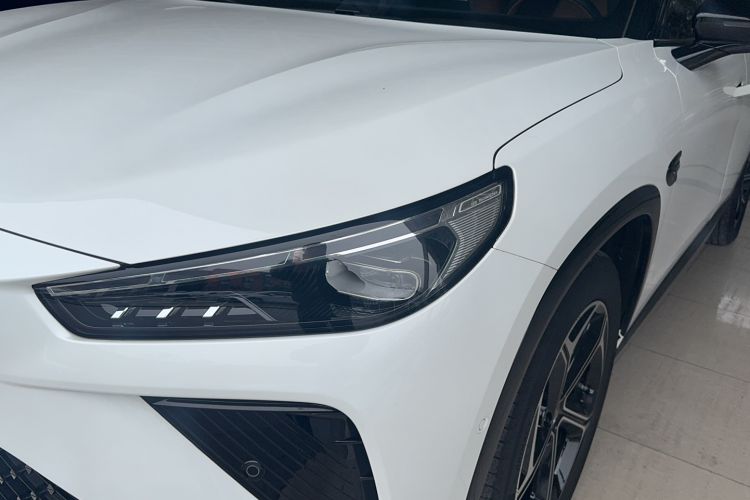 Used NETA L 2024 Extended-Range 310 Flash-Charge Red Edition Left Front Headlight