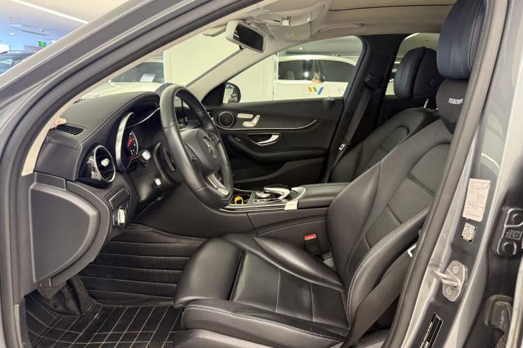 Used Mercedes-Benz C-Class 2017 Facelift C 200 L Sport Edition Interior 5
