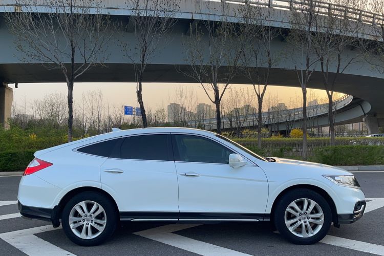 Used Honda Crosstour 2014 2.4L Luxury Edition Exterior 2